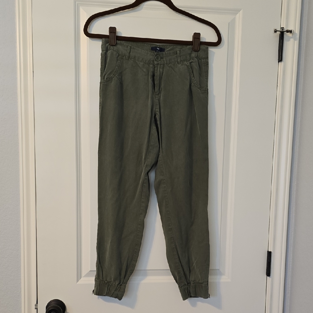 GAP Olive Green Women's Trousers. Size 00